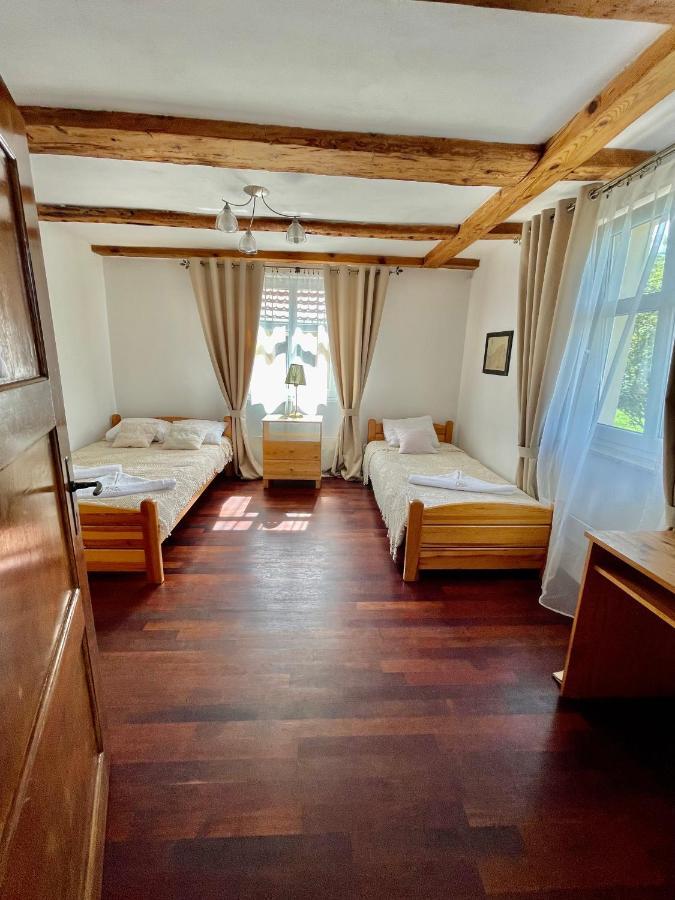 Oaza Pod Strzecha Klimatyczny Dom Z 3 Sypialniami Na Wylacznosc Z Kominkiem I Duzym Ogrodem Apartmán